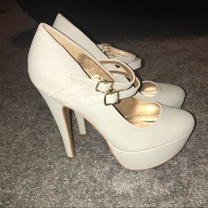 Gray Mary Jane Qupid pumps